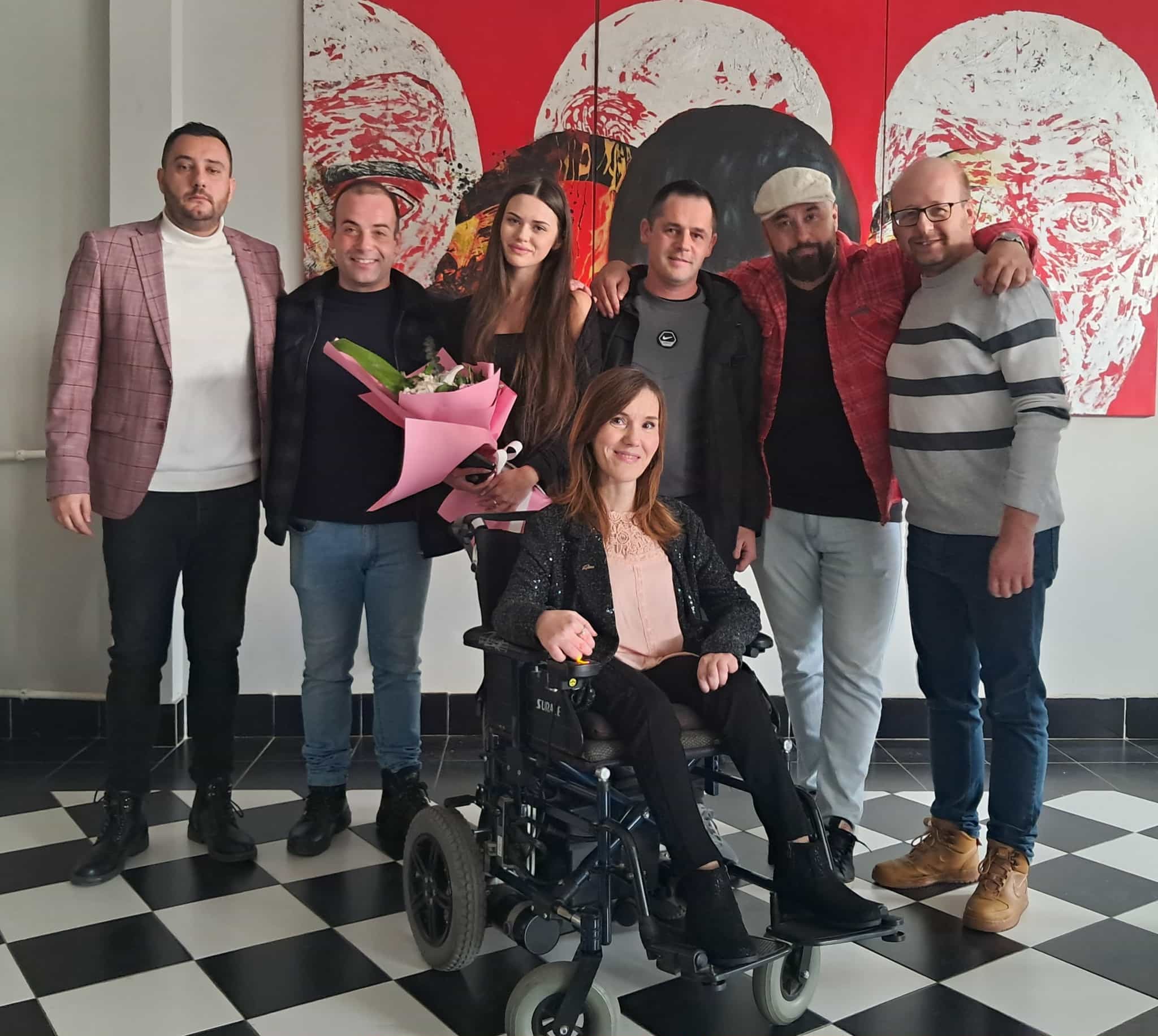 Galerija slika sa predstave ,,Žena može da se uda samo ako zna da umesi pitu“